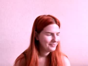 aliceinredsquare_