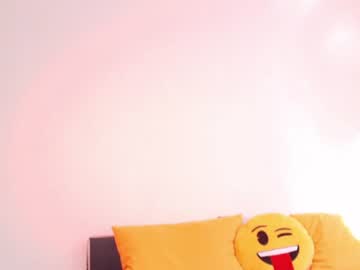brunettgirl_