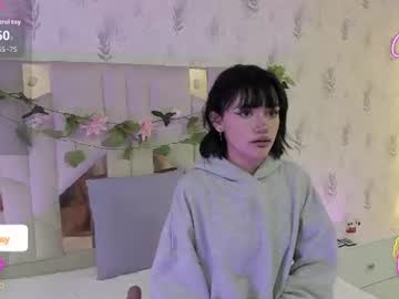 cloee_tay1