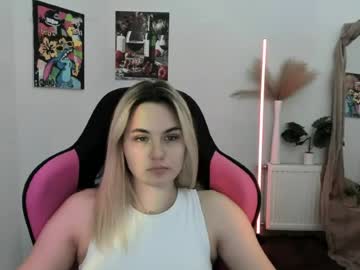 tayla_shy